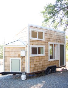https://hitherandthither.net/wp-content/uploads/2015/06/TinyHouse_HitherAndThither-14-225x290.jpg